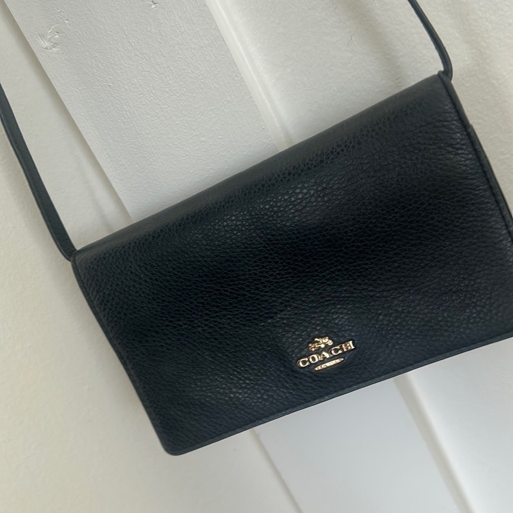 Coach crossbody bag slim design. Super Cute